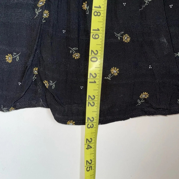 Maurices Black & Yellow Ditsy Floral Print Lace Popover Blouse Medium Women’s - Picture 9 of 12